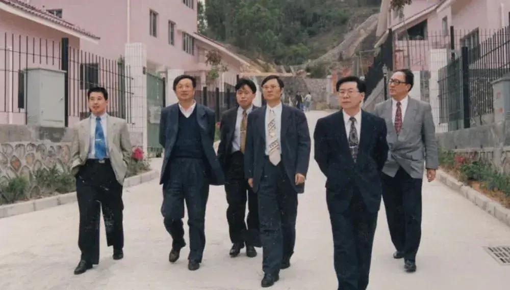 在深圳脱颖而出：打造全面的网络推广方案 (深圳脱颖而出的原因是 文化)